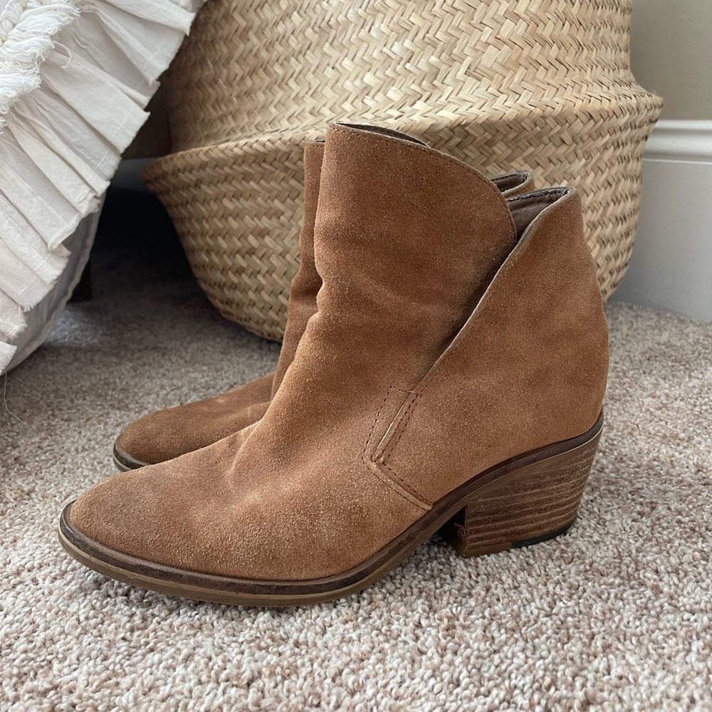 Great used condition Dolce Vita booties